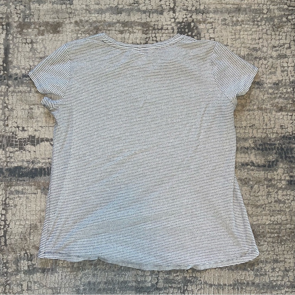 lightly worn top - Picture 2 of 3